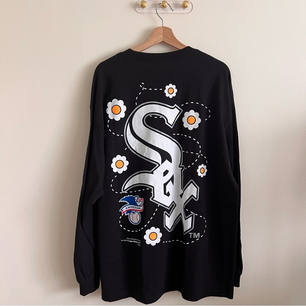 JFG x Mitchell & Ness Men’s Chicago White Sox Flowers LS T-Shirt
Black
Size XXL